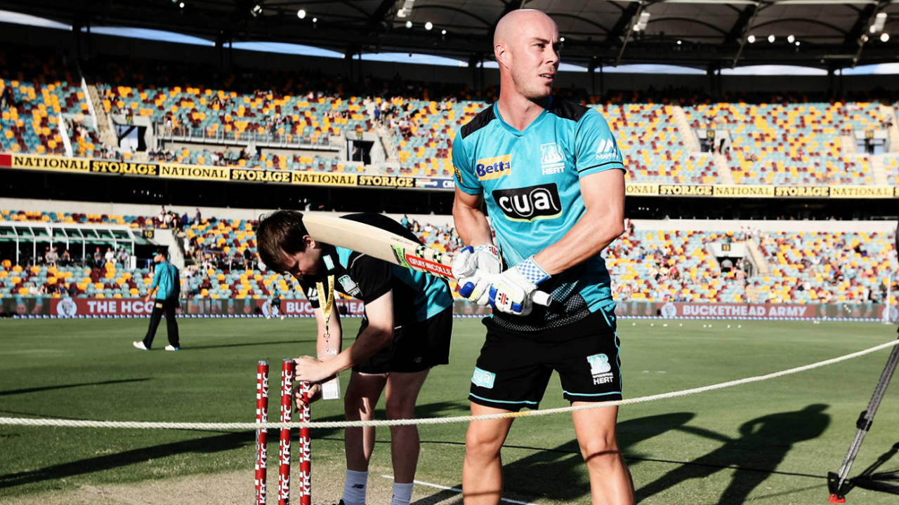 Chris Lynn gets ready for the match with some visualisation on the pitch, Brisbane Heat v Melbourne Renegades, Brisbane, January 27, 2018