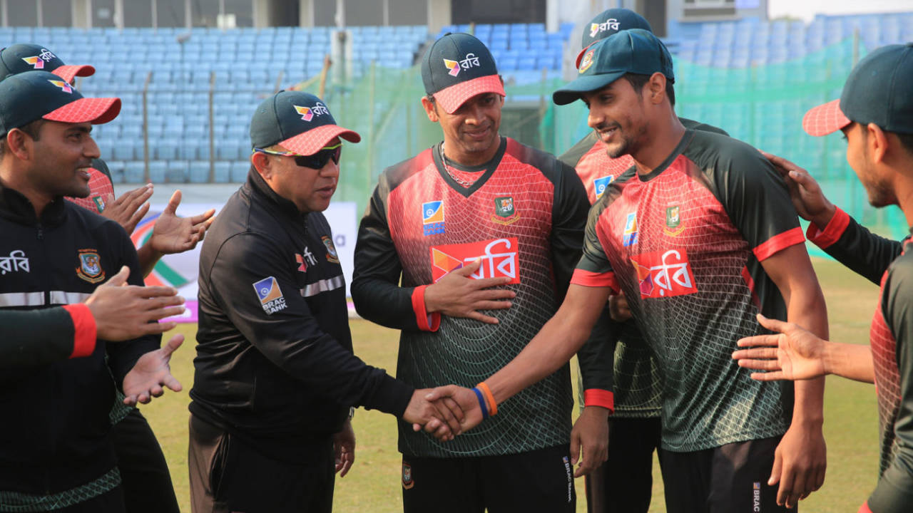 Sunzamul Islam gets a message from Khaled Mahmud after receiving his Test cap, Bangladesh v Sri Lanka, 1st Test, Chittagong, 1st day, January 31, 2018