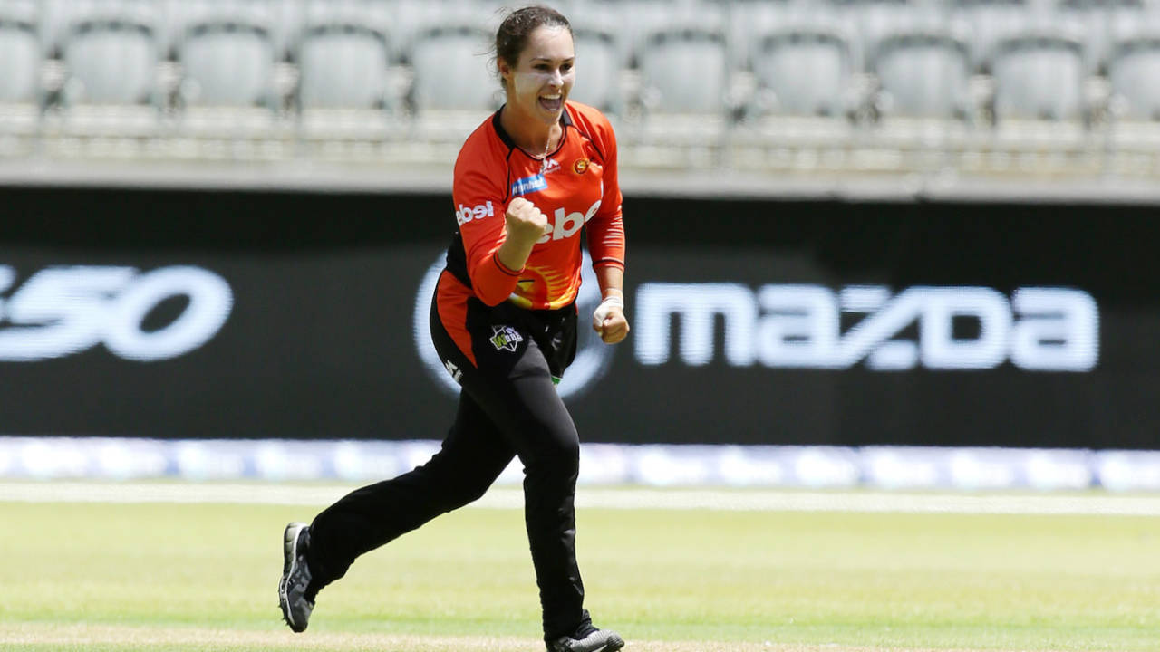 Emma King is thrilled after taking a wicket, Sydney Thunder v Perth Scorchers, WBBL 2017-18, 1st semi-final, Perth, February 1, 2018