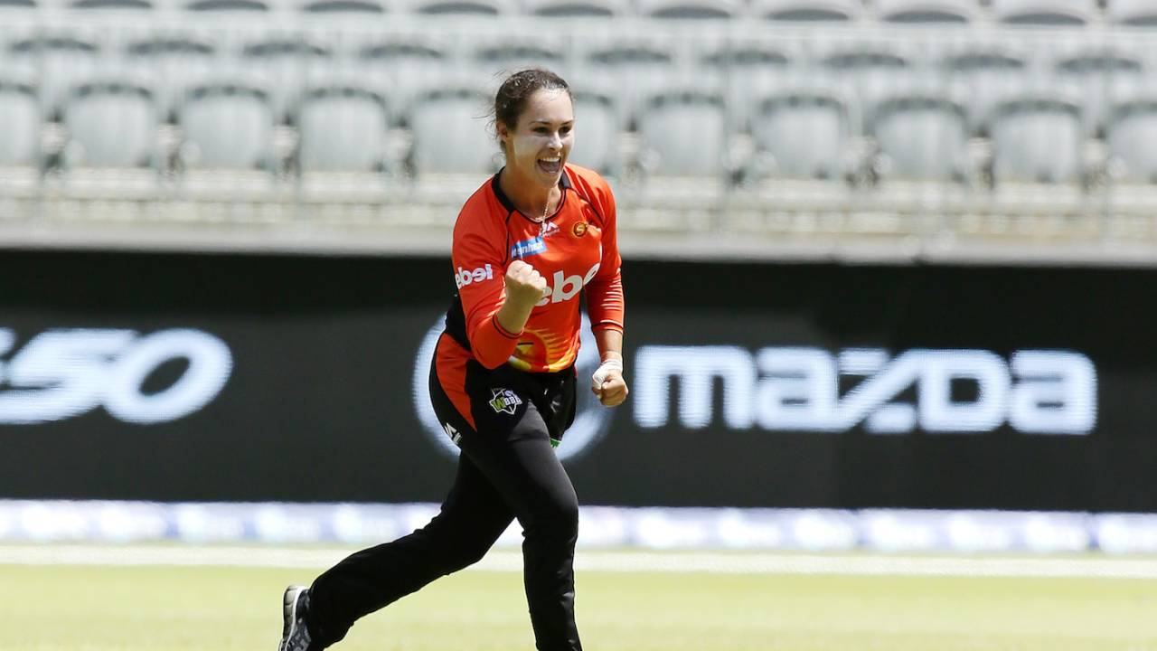 Emma King is thrilled after taking a wicket, Sydney Thunder v Perth Scorchers, WBBL 2017-18, 1st semi-final, Perth, February 1, 2018
