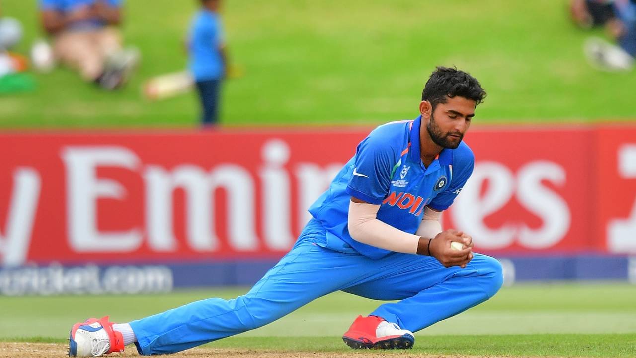 Shiva Singh takes a return catch, Australia v India, Under-19 World Cup, final, Mount Maunganui, February 3, 2018
