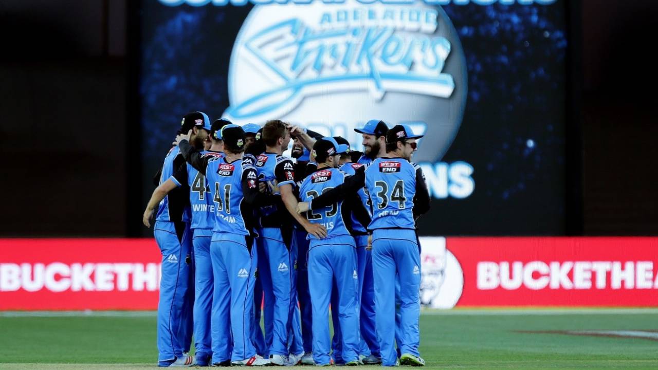The Strikers gather into a huddle to celebrate their first BBL title win&nbsp;&nbsp;&bull;&nbsp;&nbsp;CA/Cricket Australia/Getty Images