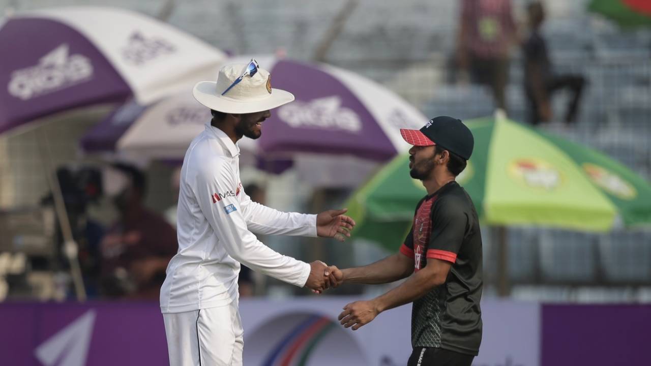 Dinesh Chandimal and Mominul Haque shake hands, Bangladesh v Sri Lanka, 1st Test, Chittagong, 5th day, February 4, 2018