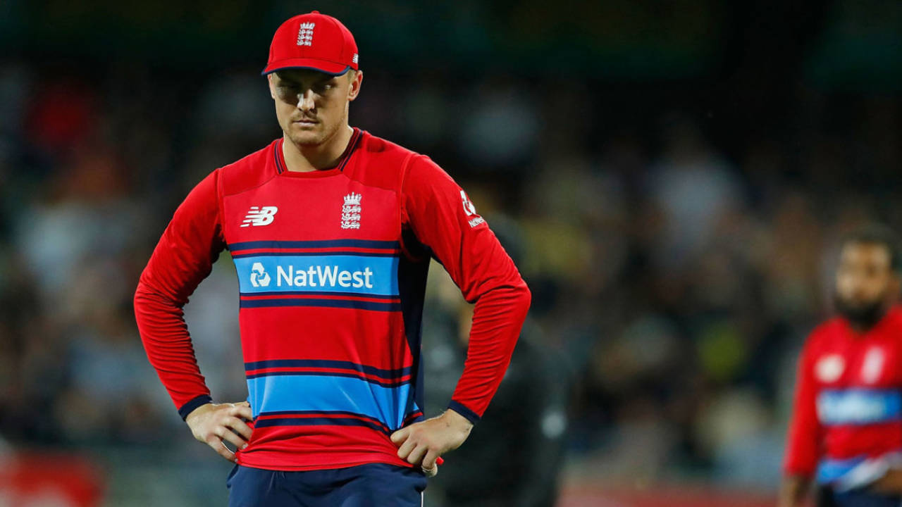 Glenn Maxwell had a life when Jason Roy was adjudged to have grounded a catch&nbsp;&nbsp;&bull;&nbsp;&nbsp;Getty Images