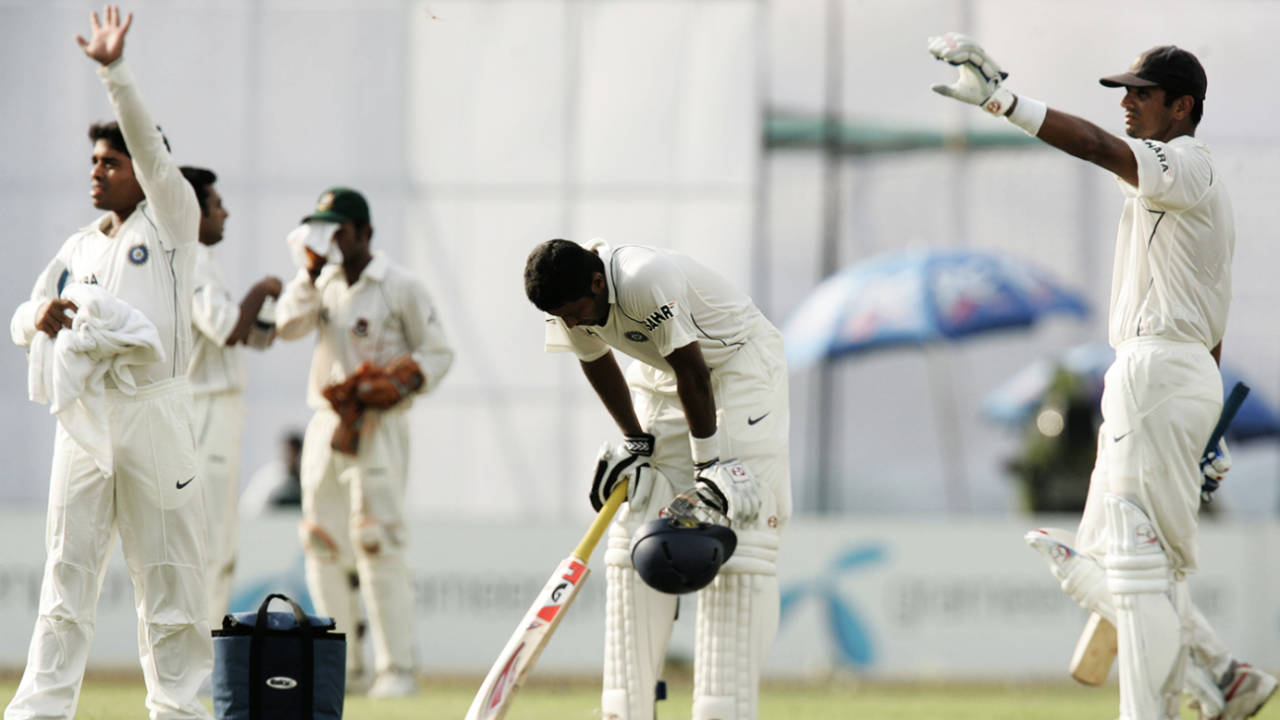 Wasim Jaffer, one of four centurions in India's innings in the 2007 Mirpur Test, struggles with dehydration while batting, Bangladesh v India, 2nd Test, Mirpur, 1st day, May 25, 2007