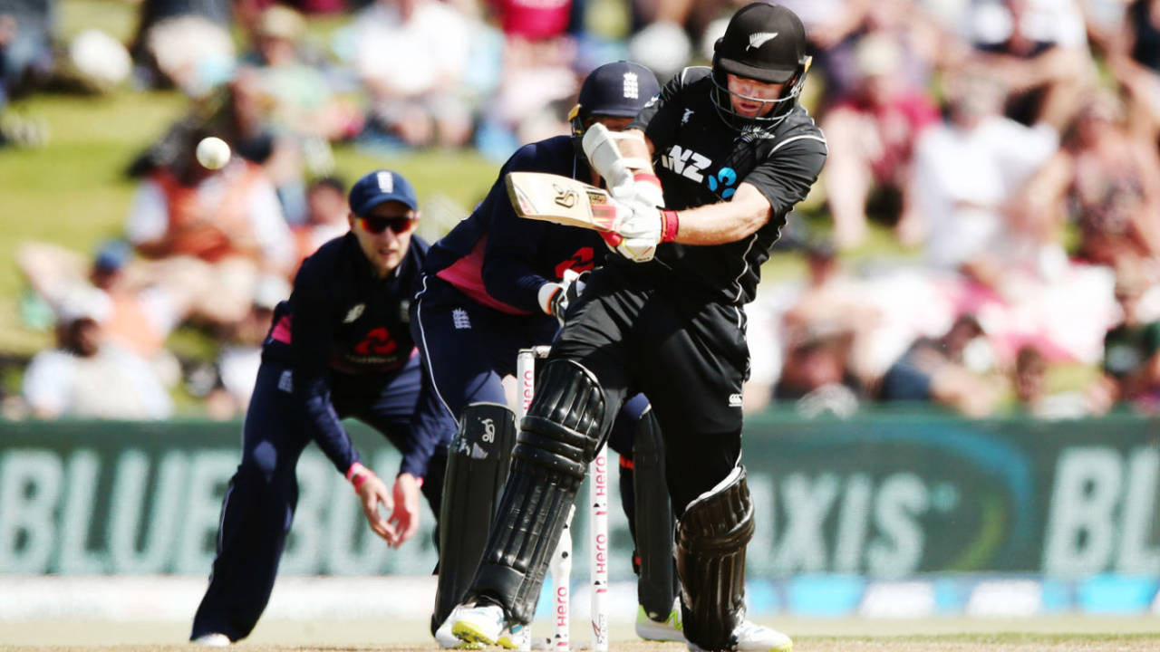 Tom Latham looks to play the pull, New Zealand v England, 2nd ODI, Mount Maunganui, February 28, 2018