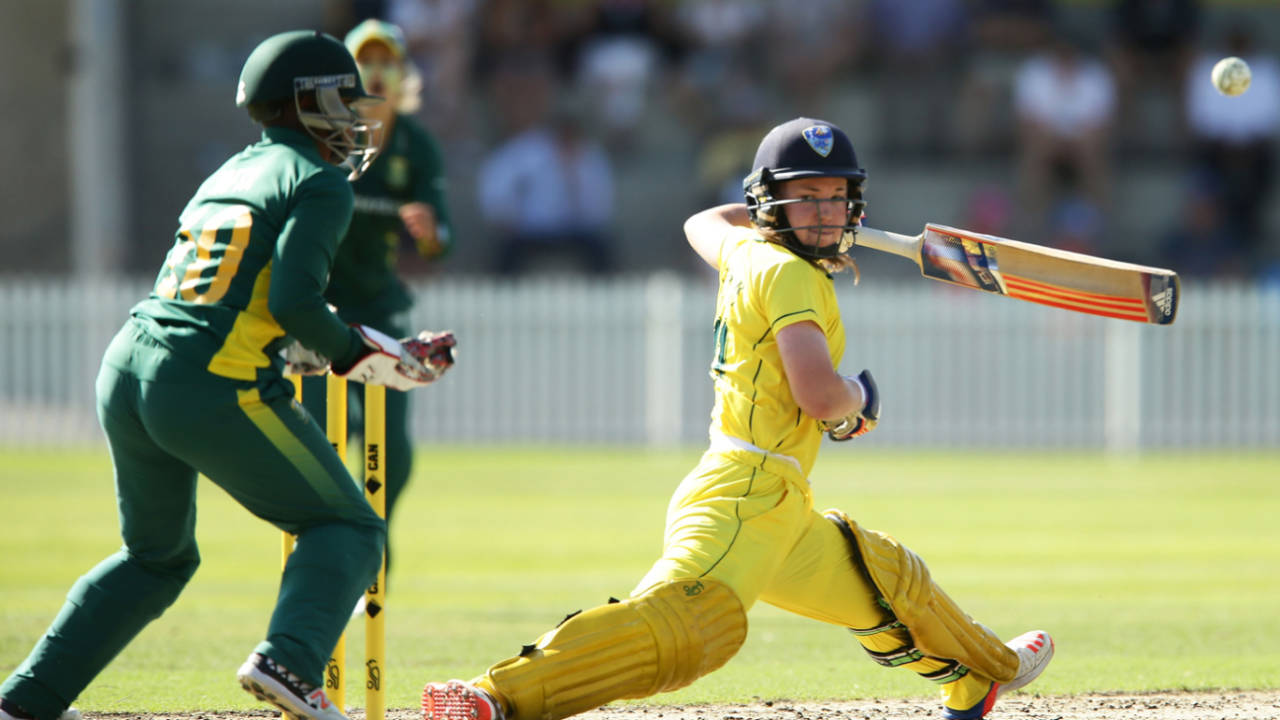 Rachel Trenaman does a split to avoid being stumped&nbsp;&nbsp;&bull;&nbsp;&nbsp;CA/Cricket Australia/Getty Images