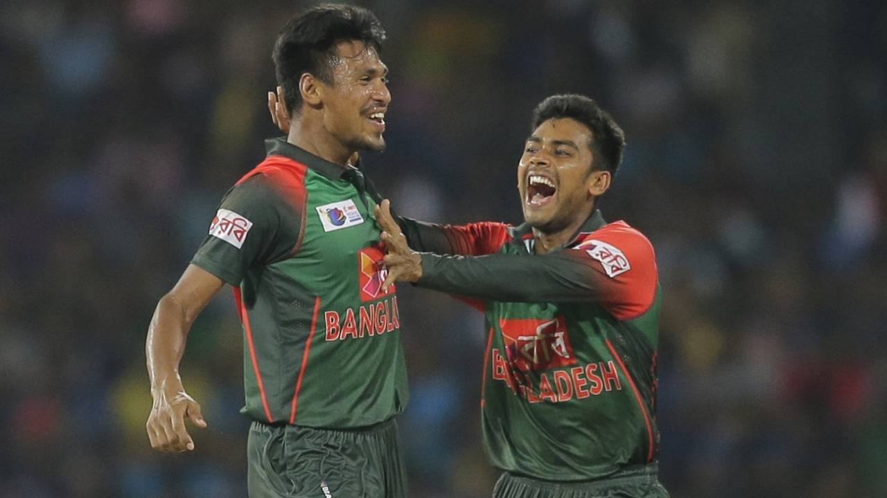Mustafizur Rahman and Mehidy Hasan celebrate a wicket, Sri Lanka v Bangladesh, 6th match, Colombo, March 16, 2018