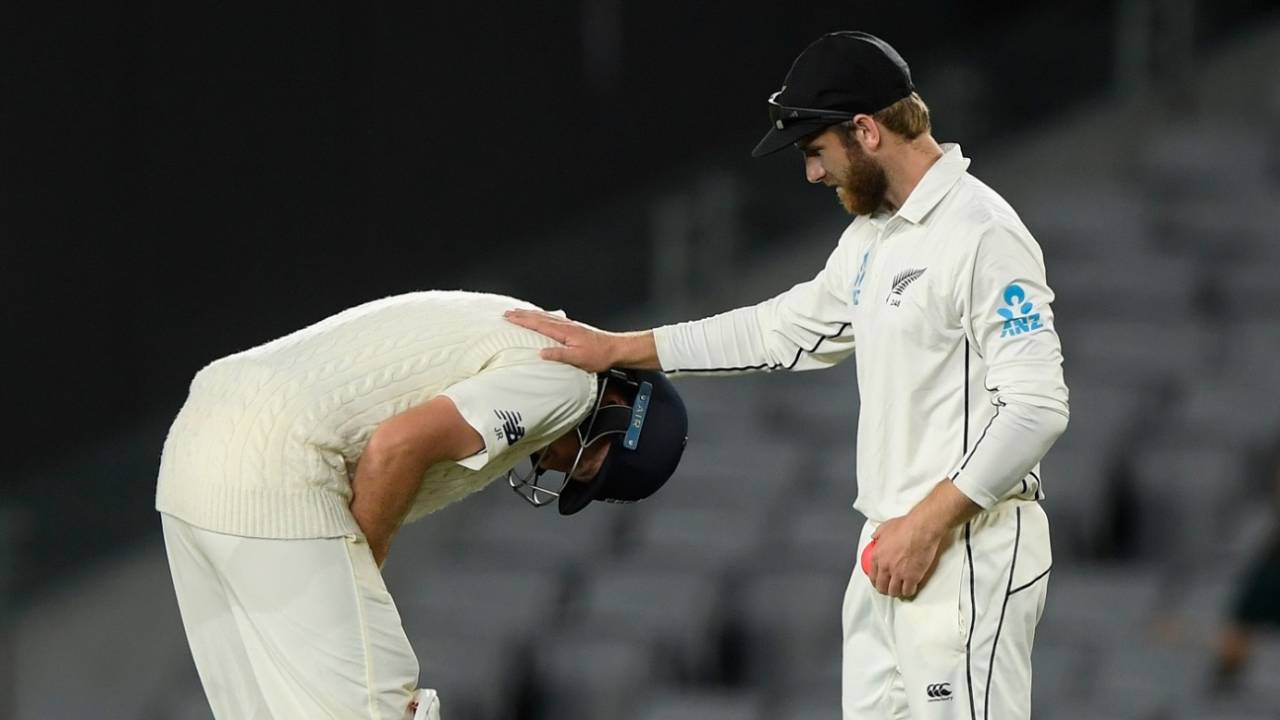 Joe Root took a painful blow to his right hand, New Zealand v England, 1st Test, Auckland, 4th day, March 25, 2018