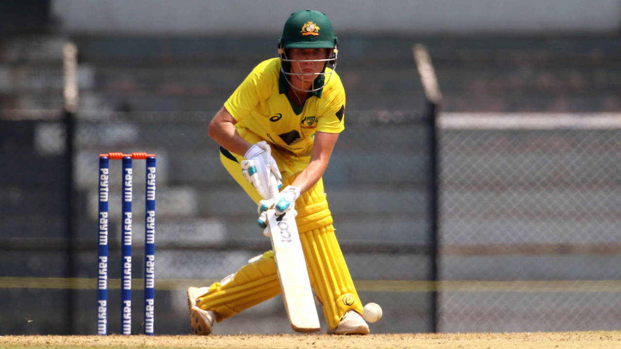 Beth Mooney prepares to scoop, India v Australia, Tri-Nation Women's T20 Series, Mumbai, March 26, 2018