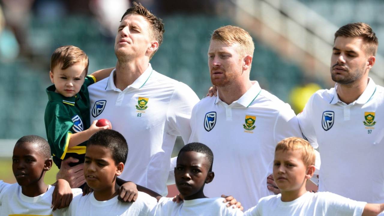 Morne Morkel, with his son, during his last national anthem as a South Africa player&nbsp;&nbsp;&bull;&nbsp;&nbsp;AFP