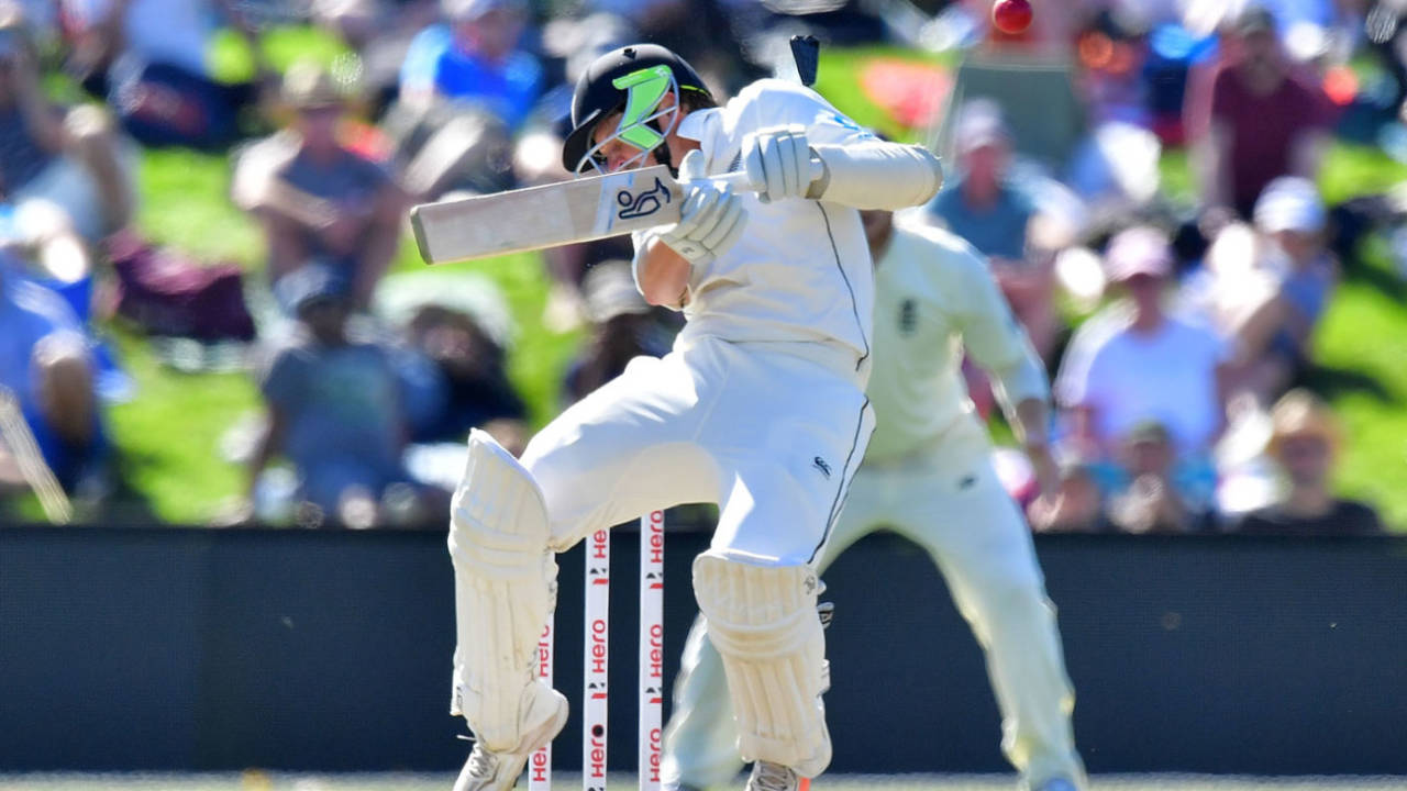 BJ Watling was struck a blow on the helmet by Mark Wood, New Zealand v England, 2nd Test, Christchurch, 2nd day, March 31, 2018