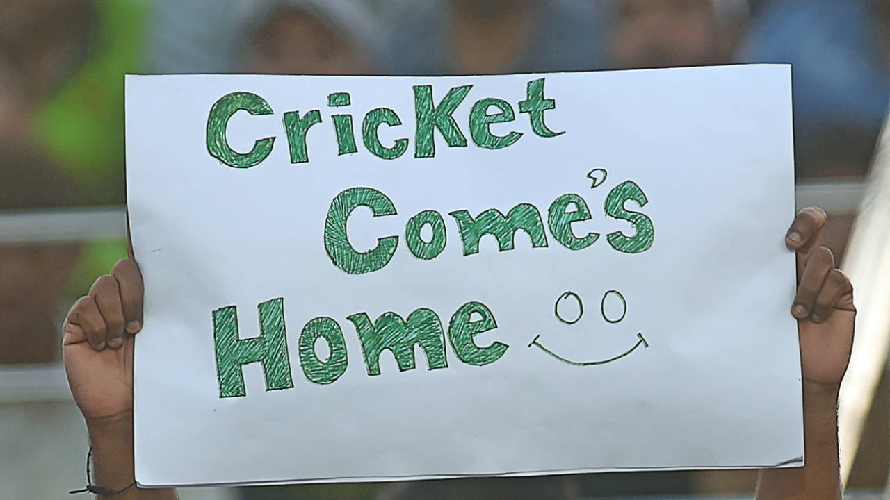 An ecstatic fan welcomes the staging of the first T20I match at the National Stadium since 2008, Pakistan v West Indies, 1st T20I, Karachi, April 1, 2018