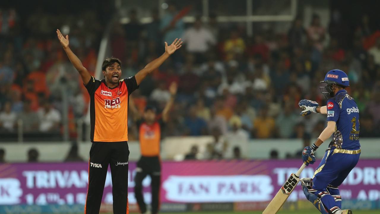 Sandeep Sharma appeals for the wicket of Pradeep Sangwan, Sunrisers Hyderabad v Mumbai Indians, IPL 2018, Hyderabad, April 12, 2018