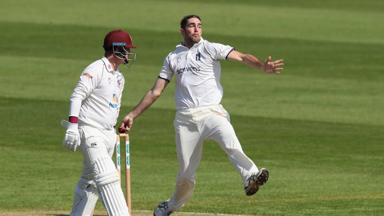 Ryan Sidebottom in action for Warwickshire, Northants v Warwickshire, Specsavers Championship Division Two, Wantage Road, April 22, 2018
