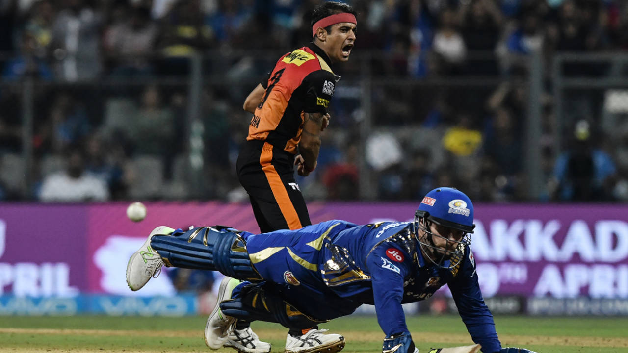 Siddarth Kaul is mobbed by Shakib Al Hasan and Manish Pandey, Mumbai Indians v Sunrisers Hyderabad, IPL, April 24, 2018