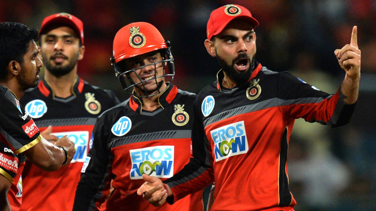 Virat Kohli gives a send-off to Robin Uthappa while Quinton de Kock looks on, Royal Challengers Bangalore v Kolkata Knight Riders, IPL 2018, Bengaluru, April 29, 2018