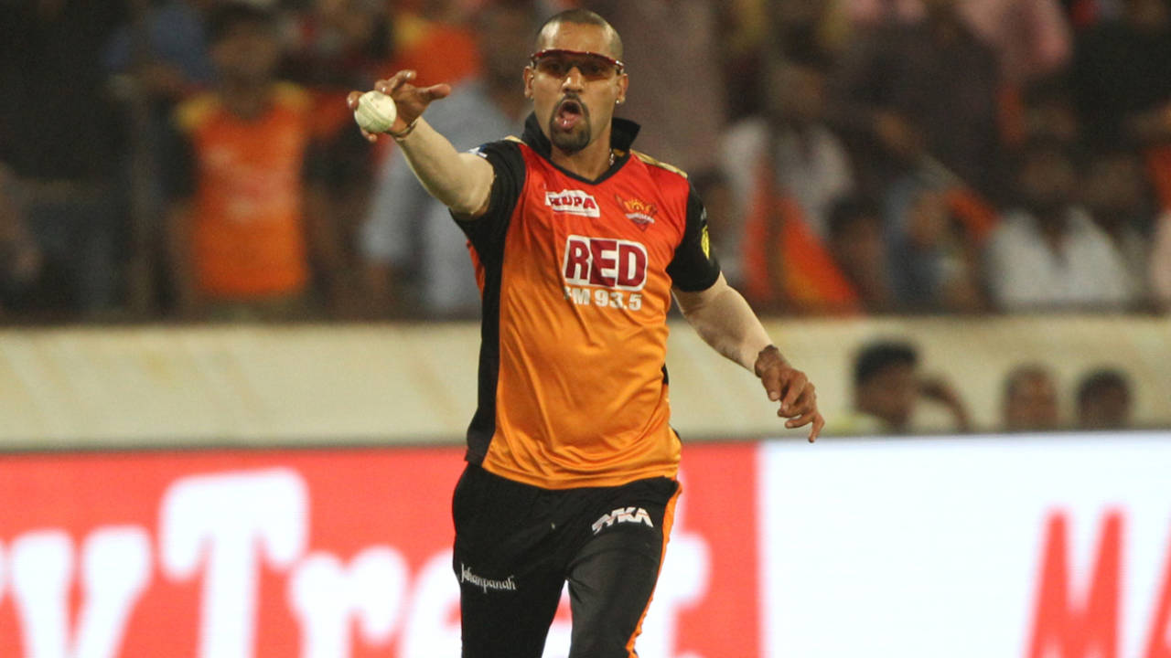 Shikhar Dhawan stops the ball one-handed, Sunrisers Hyderabad v Royal Challengers Bangalore, Hyderabad, IPL 2018, May 7, 2018