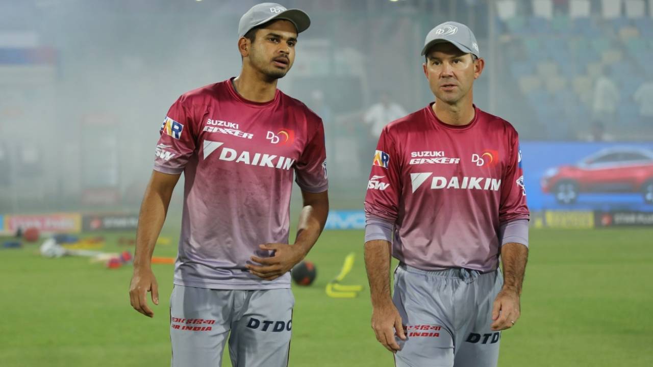Shreyas Iyer and Ricky Ponting have a chat, Delhi Daredevils v Sunrisers Hyderabad, IPL 2018, Delhi, May 10, 2018