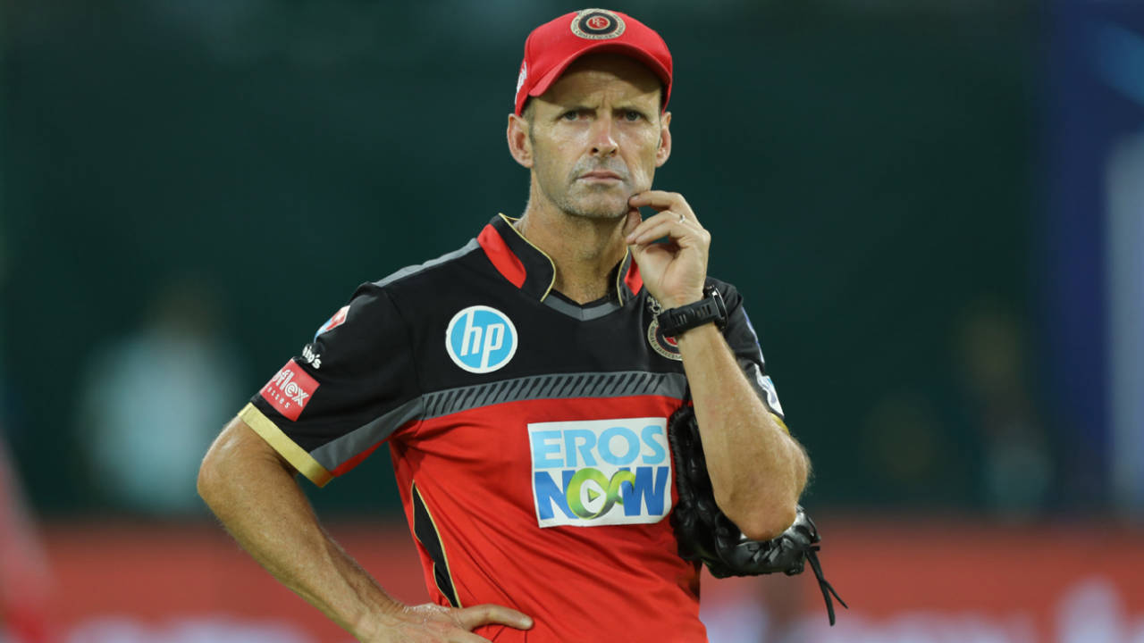 Gary Kirsten spends some time by himself, Kings XI Punjab v Royal Challengers Bangalore, IPL 2018, Indore, May 14, 2018