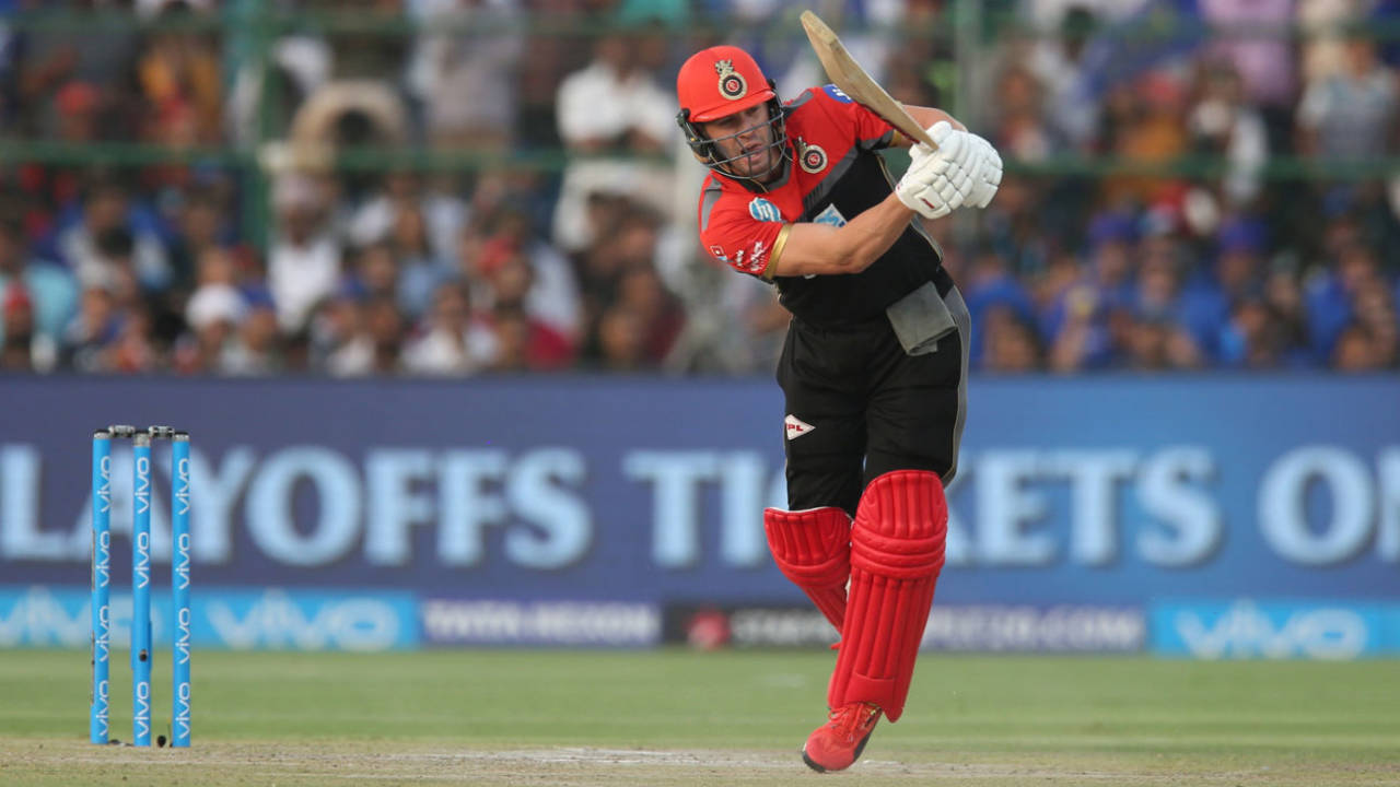 AB de Villiers steps down the pitch and punches straight, Rajasthan Royals v Royal Challengers Bangalore, IPL, Jaipur, May 19, 2018