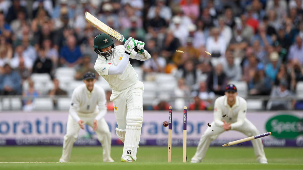 Azhar Ali's middle stump goes flying, England v Pakistan, 2nd Test, Headingley, June 3, 2018