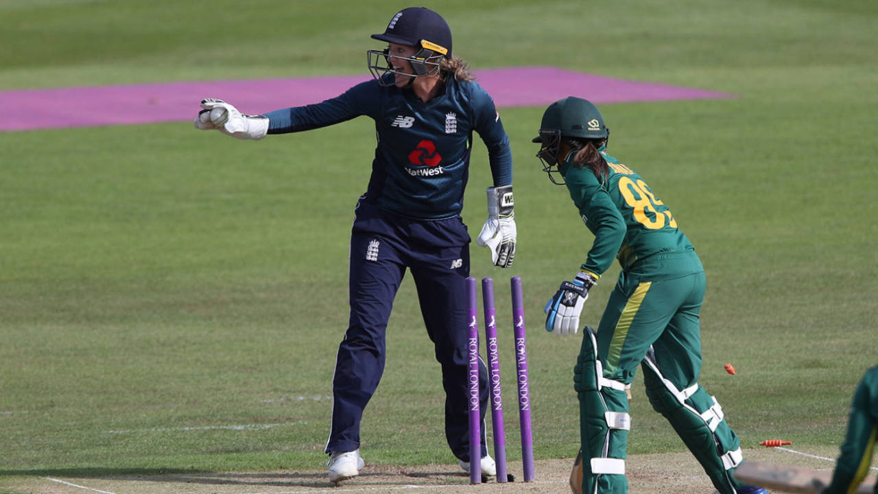 Sarah Taylor pulled off a sensational stumping, England v South Africa, 3rd women's ODI, Canterbury, 