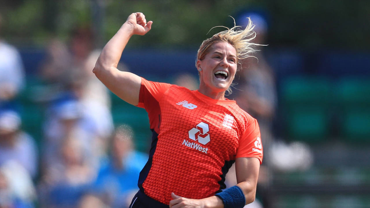 Katherine Brunt struck twice in three balls to set back New Zealand, England Women v New Zealand, T20 tri-series, Final, Chelmsford, July 1, 2018