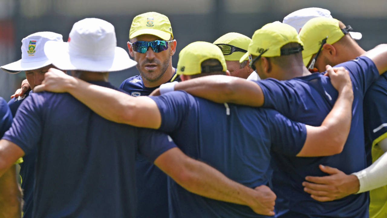 Faf du Plessis leads a team huddle in Colombo, Colombo, July 5, 2018