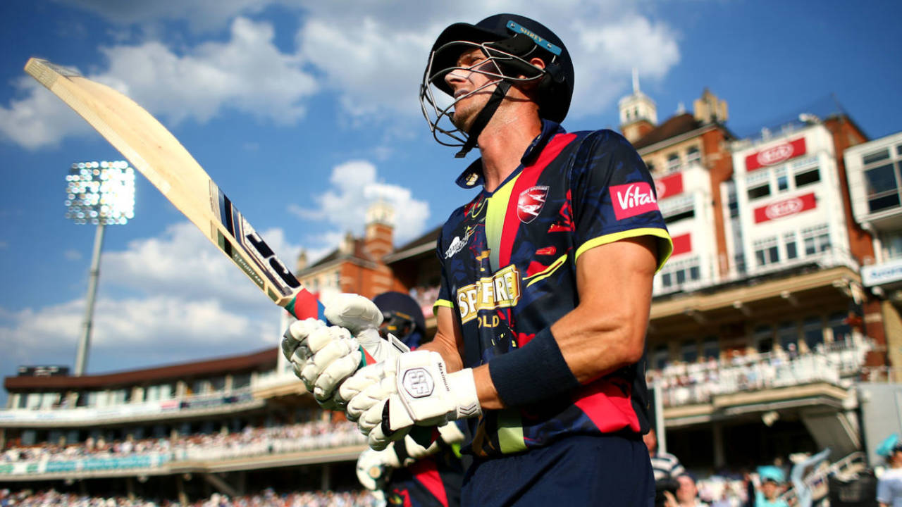 Joe Denly walks out in front of a full house at Kia Oval&nbsp;&nbsp;&bull;&nbsp;&nbsp;Getty Images