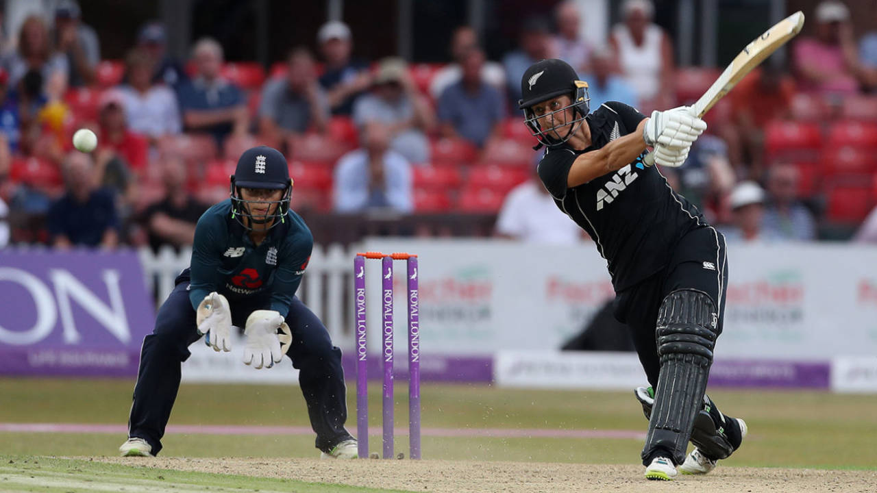 Sophie Devine drives through the covers, England v New Zealand, 3rd Women's ODI, Leicester