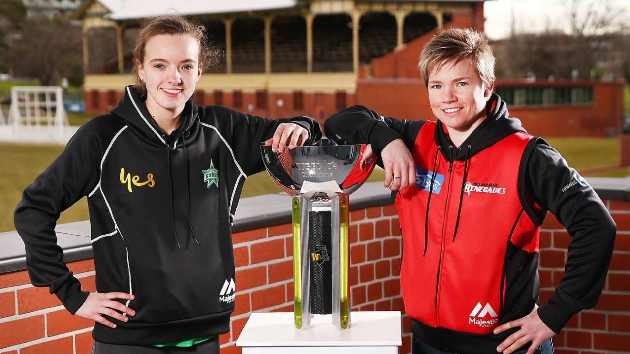 Makinley Blows and Jess Cameron pose with the WBBL trophy&nbsp;&nbsp;&bull;&nbsp;&nbsp;Getty Images