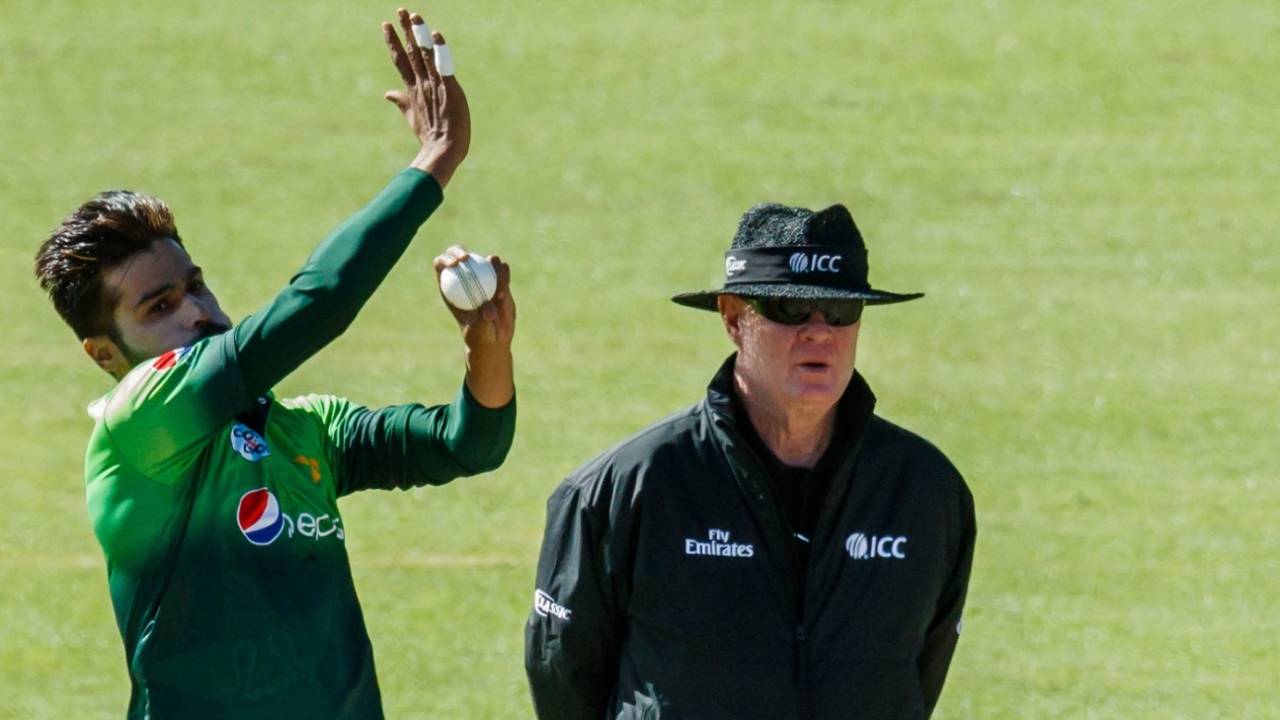 Mohammad Amir delivers a ball past Russel Tiffin, Zimbabwe v Pakistan, 5th ODI, Bulawayo, July 22, 2018