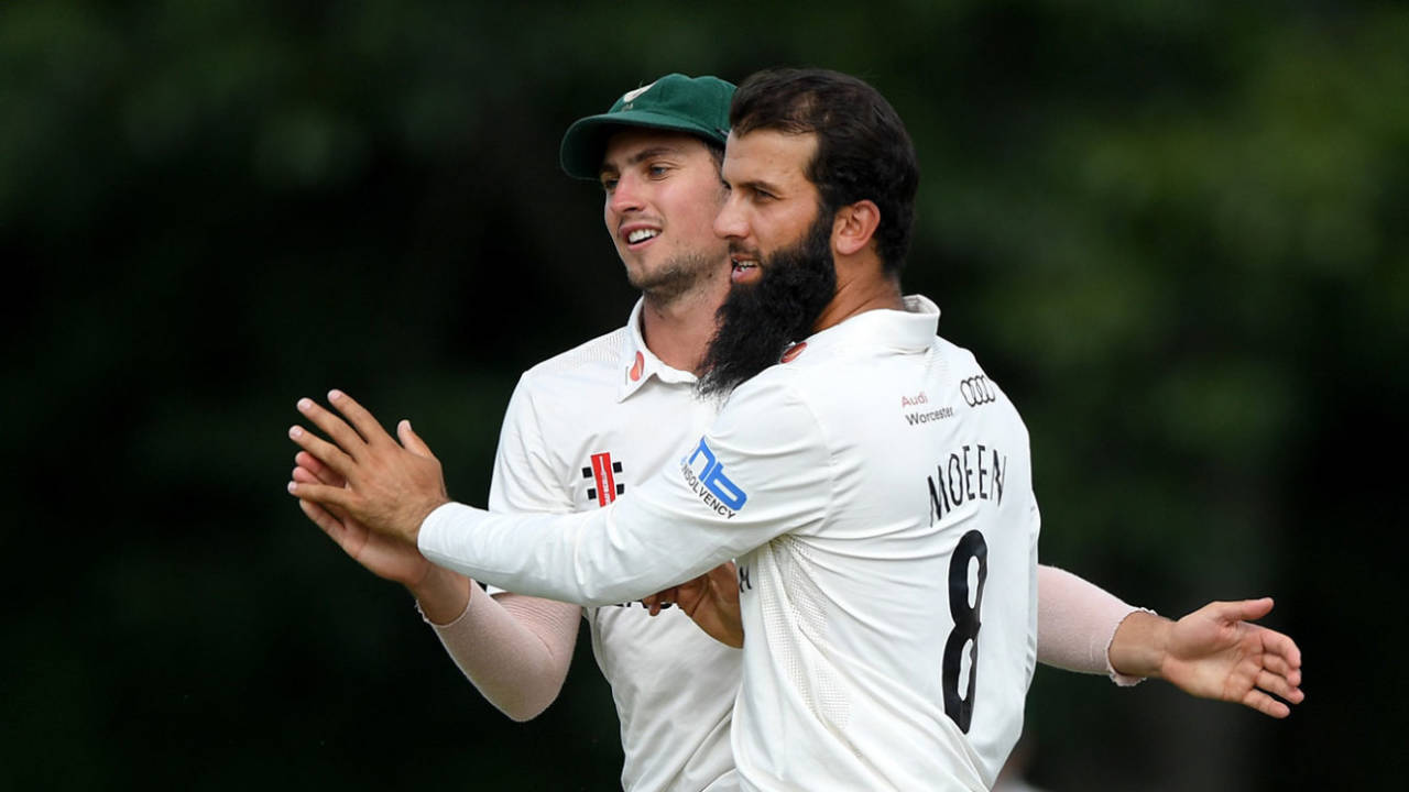 Moeen Ali claims a wicket for Worcestershire, Worcestershire v Somerset, County Championship, July 22, 2018