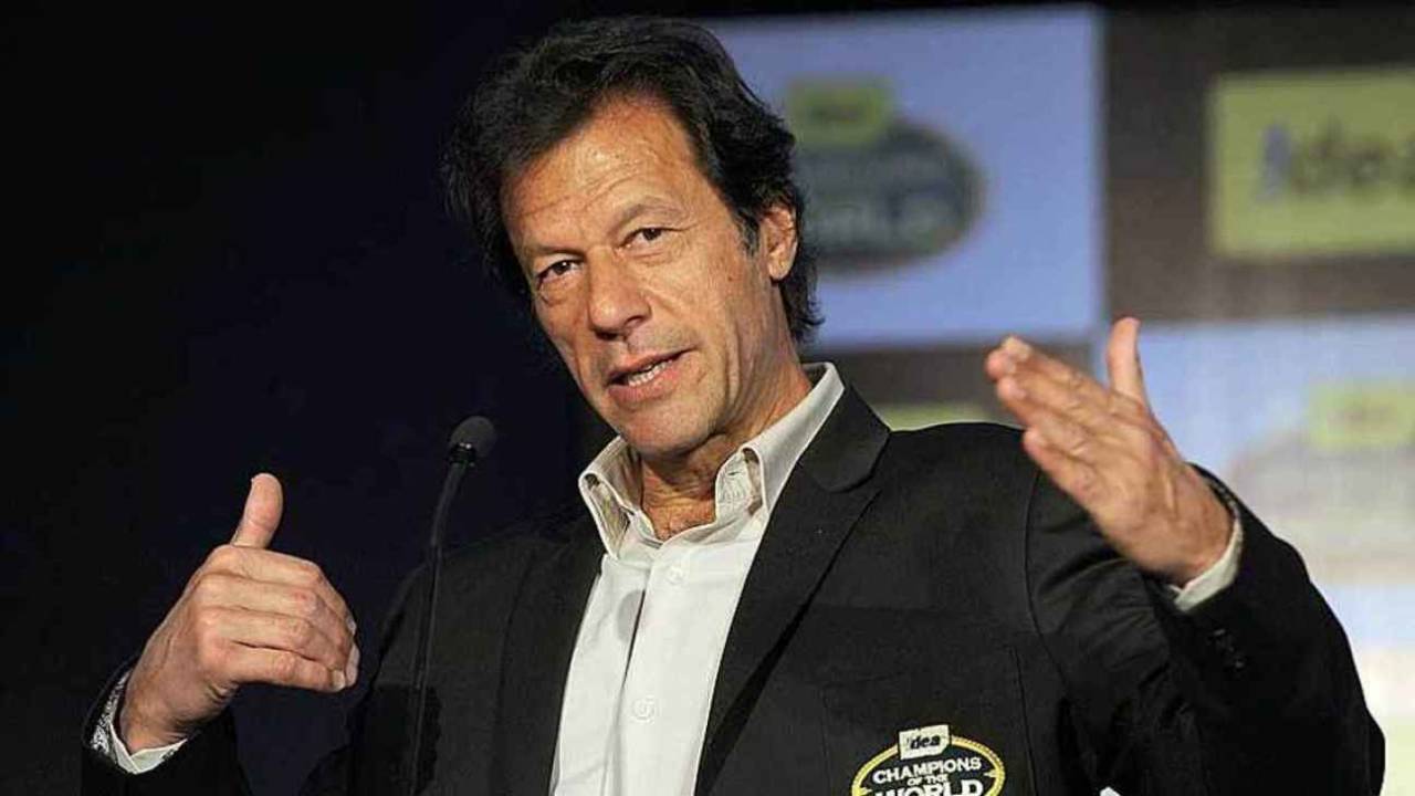 Imran Khan speaks at a promotional event in Mumbai, Mumbai, February 2, 2011