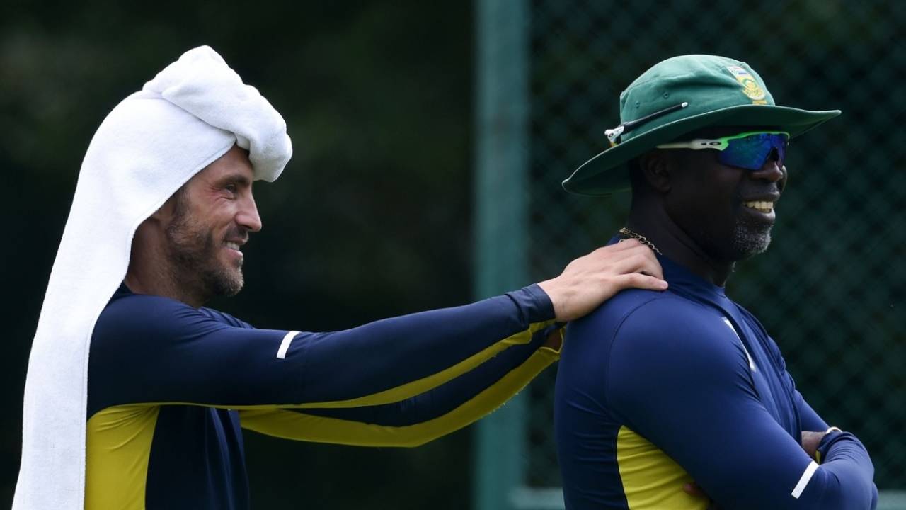 Faf du Plessis and Ottis Gibson at training on a humid day&nbsp;&nbsp;&bull;&nbsp;&nbsp;AFP