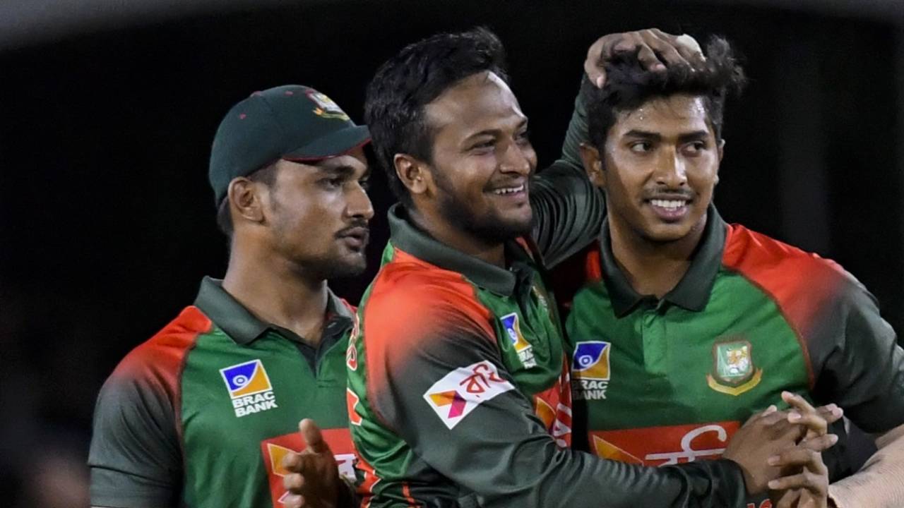 Soumya Sarkar and Shakib Al Hasan celebrate a wicket&nbsp;&nbsp;&bull;&nbsp;&nbsp;AFP