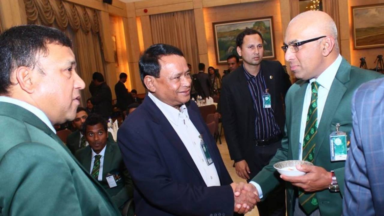 Afzalur Rahman Sinha meets Bangladesh coach Chandika Hathurusingha&nbsp;&nbsp;&bull;&nbsp;&nbsp;BCB