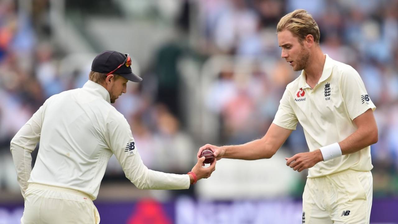 Joe Root hands the ball to Stuart Broad, England v India, 2nd Test, Lord's, 2nd day, August 10, 2018
