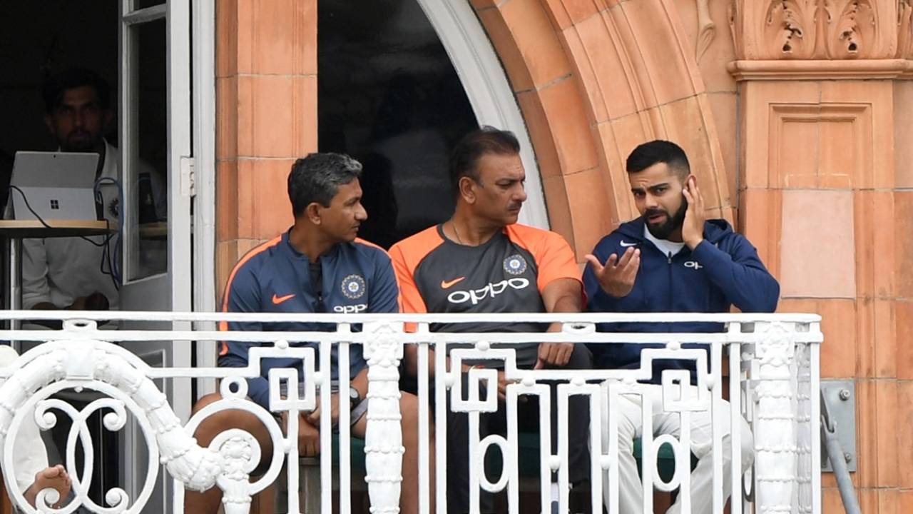Virat Kohli, Ravi Shastri and Sanjay Bangar deep in discussion, England vs India, 2nd Test, Lord's, 4th day, August 12, 2018