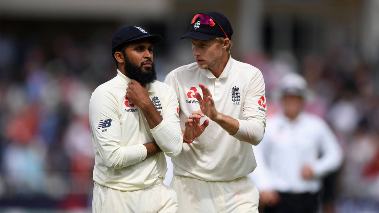 Joe Root has a word with Adil Rashid, England v India, 3rd Test, Trent Bridge, 3rd day, August 20, 2018
