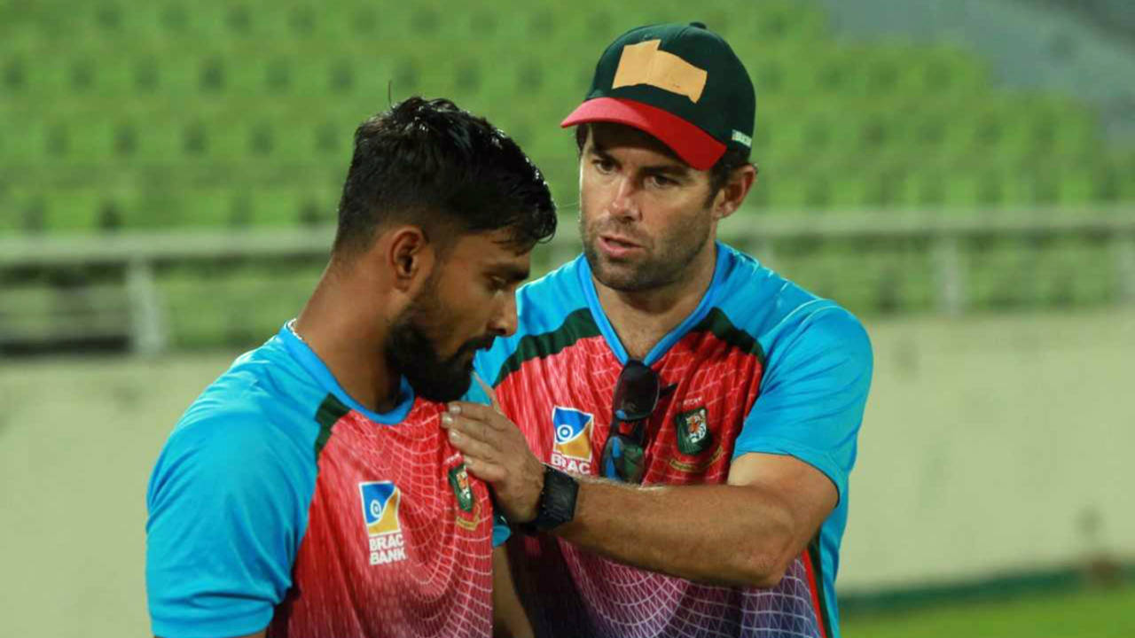 Neil McKenzie has a chat with Liton Das, Asia Cup 2018, Dhaka, September 3, 2018