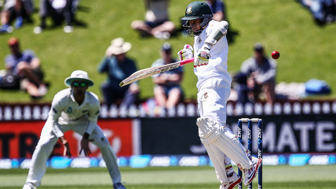 Mushfiqur Rahim jumps out of the way, New Zealand v Bangladesh, 1st Test, Wellington, 2nd day, January 13, 2017