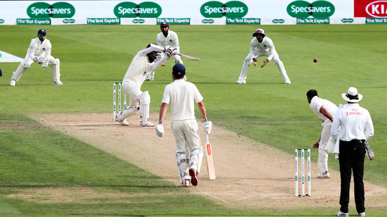 Moeen Ali drives Mohammed Shami, England v India, 5th Test, The Oval, 3rd day, September 9, 2018