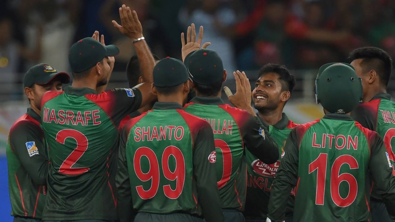The Bangladesh team celebrate, Sri Lanka v Bangladesh, Asia Cup 2018, Dubai, September 15, 2018