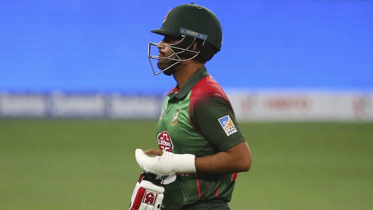 Tamim Iqbal comes out to bat with a fractured left hand, Sri Lanka v Bangladesh, Asia Cup 2018, Dubai, September 15, 2018