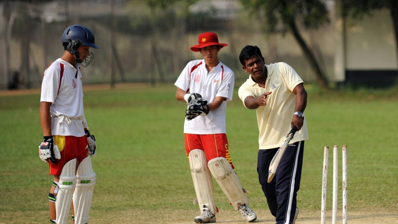 Aminul Islam coaching China's under-19 cricket squad, Dhaka, November 14, 2009