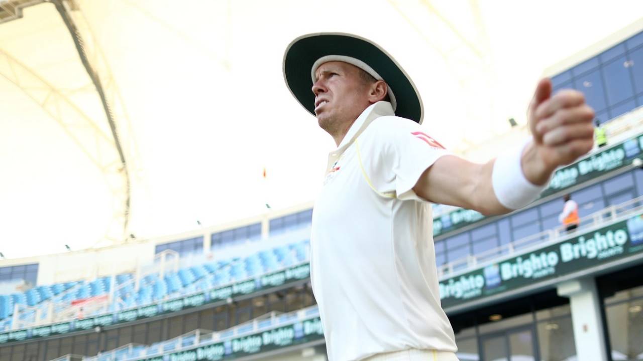 Peter Siddle warms up before the start of play, Pakistan v Australia, 1st Test, Dubai, 2nd day, October 8, 2018