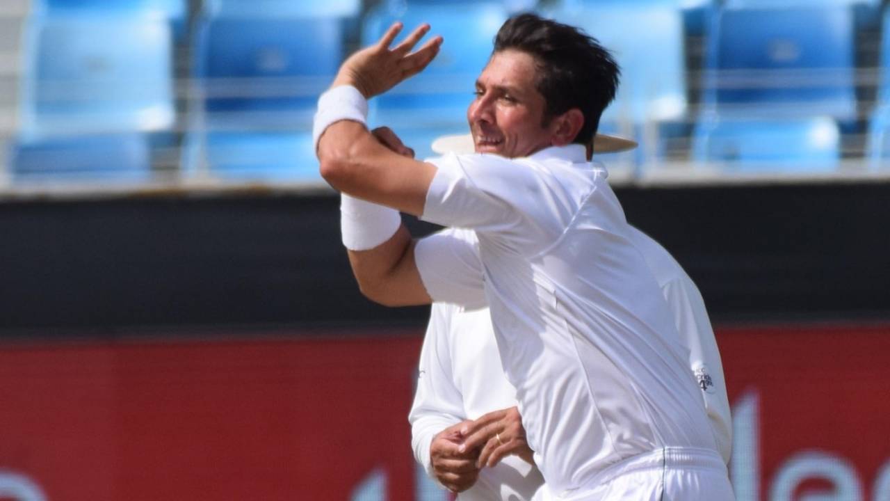 Yasir Shah in his bowling action, Pakistan v Australia, 1st Test, Dubai, 4th day, October 10, 2018