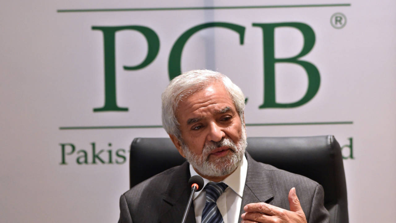 Ehsan Mani addresses a press conference, Lahore, September 4, 2018